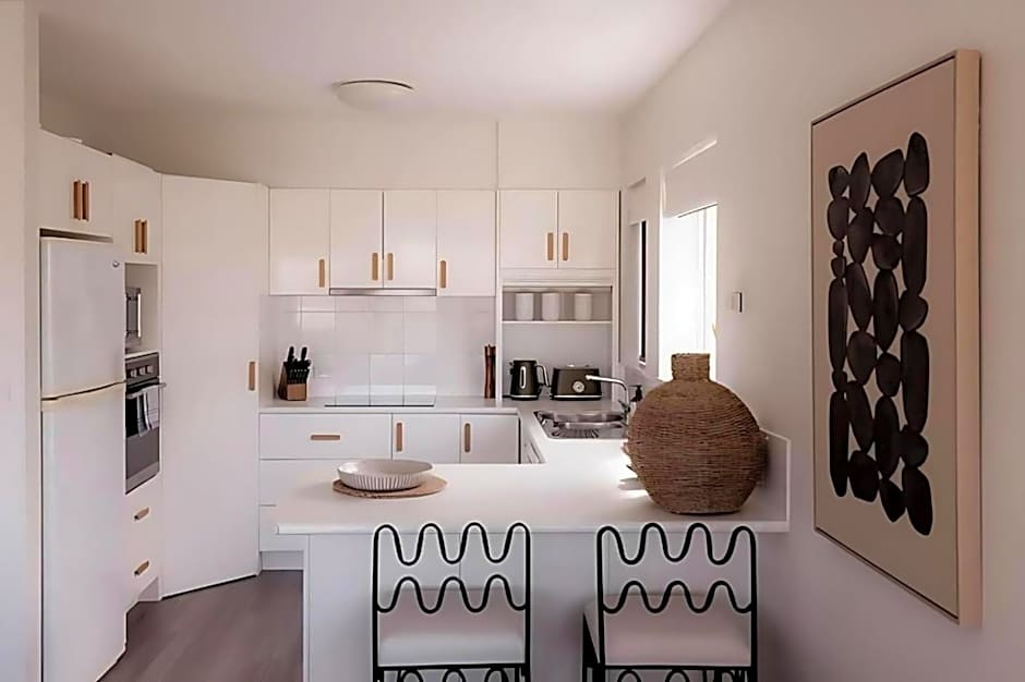 Battery Point apartment with river views