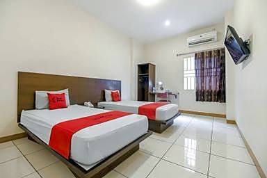 RedDoorz Plus @ Karebosi Area 2