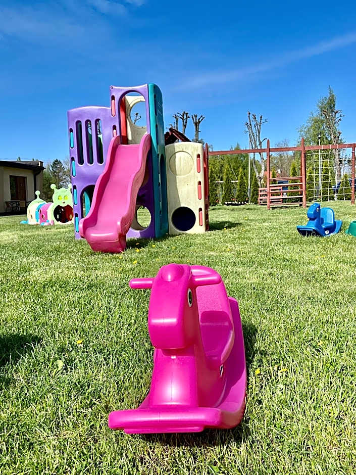 Ośrodek rodzinny "Pod Wydmami" PRZY PLAŻY , PLAC ZABAW , ROWERY