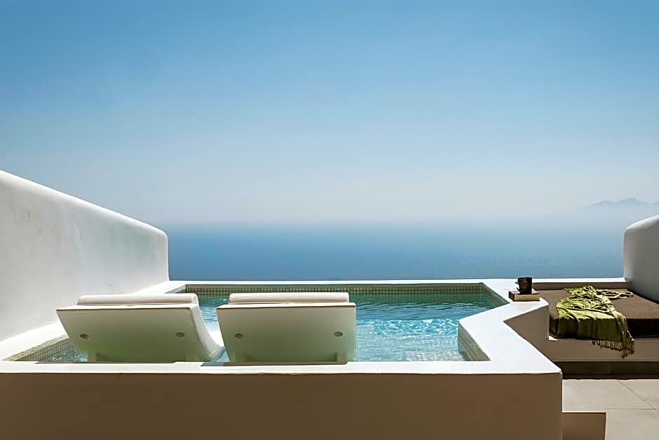 NĒRO Boutique Hotel