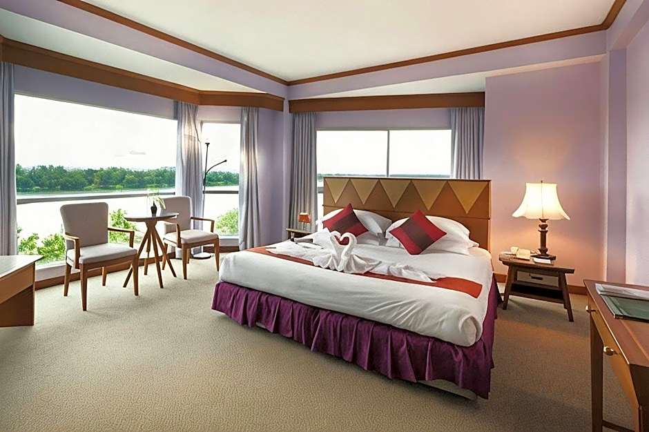 Viangtak Riverside Hotel