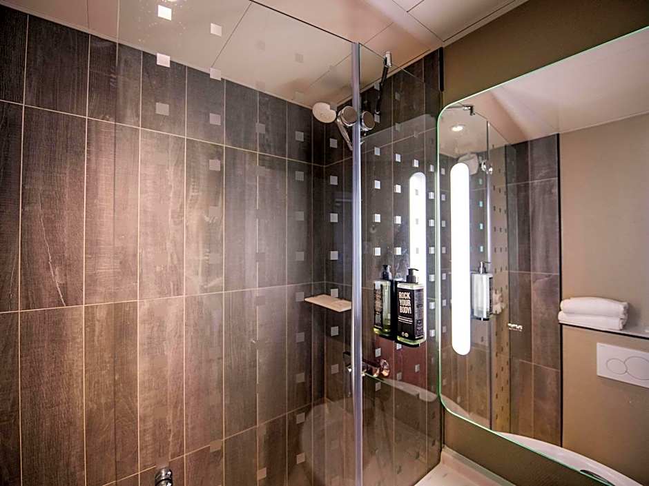 ibis Paris Canal Saint Martin