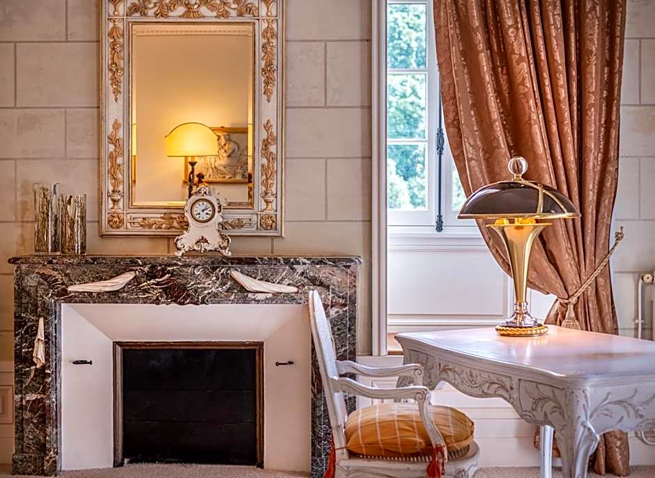 Chateau De Rochecotte