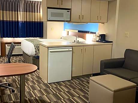 Queen Studio Suite - Mobility Access Non-Smoking