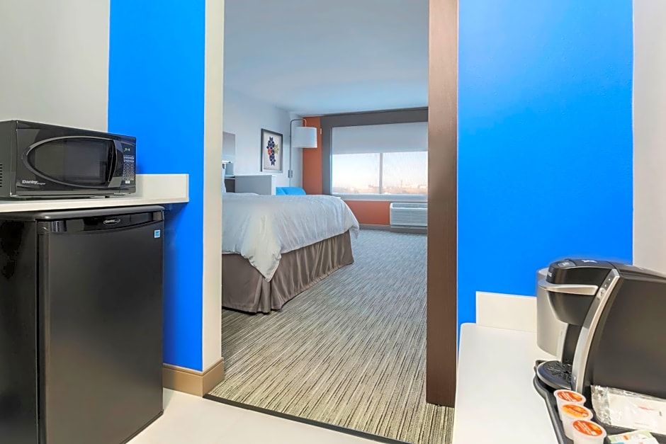 Holiday Inn Express & Suites Chicago OHare Airport, an IHG Hotel By IHG