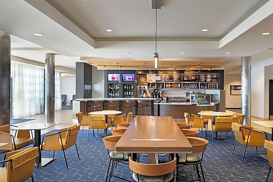 Courtyard by Marriott Long Beach Airport