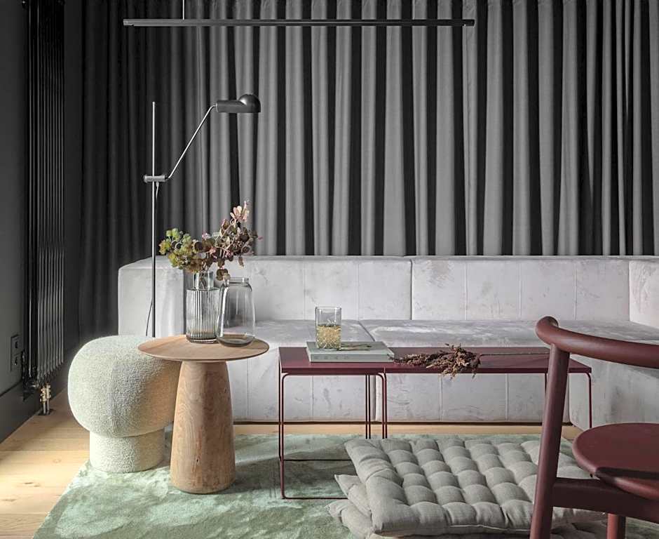 Locke at East Side Gallery