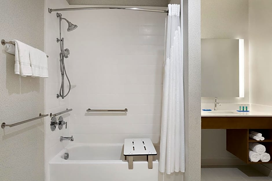 Holiday Inn Express & Suites - McAllen - Medical Center Area By IHG