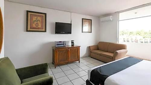 Hotel Dorada Inn