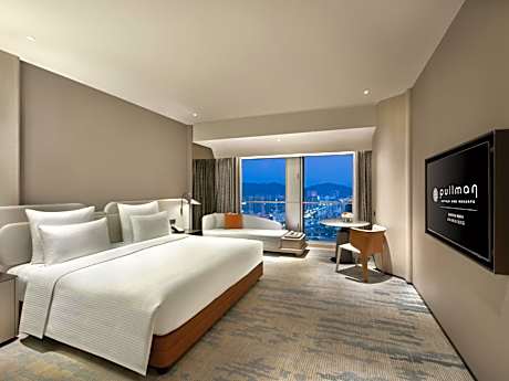 Premium Deluxe King Room with Skyline View
