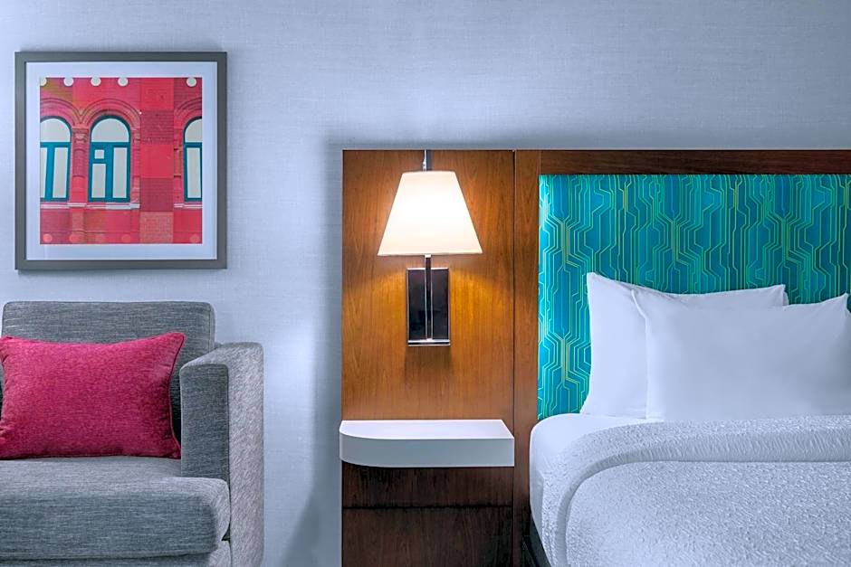 Hampton Inn & Suites Orangeville, ON