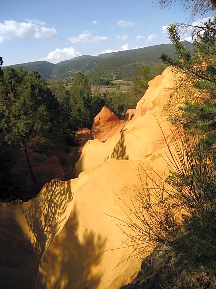 La Colline des Ocres Village de vacances 3 étoiles