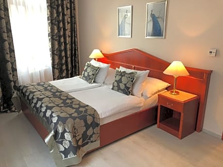 Junior Suite (2 Adults)