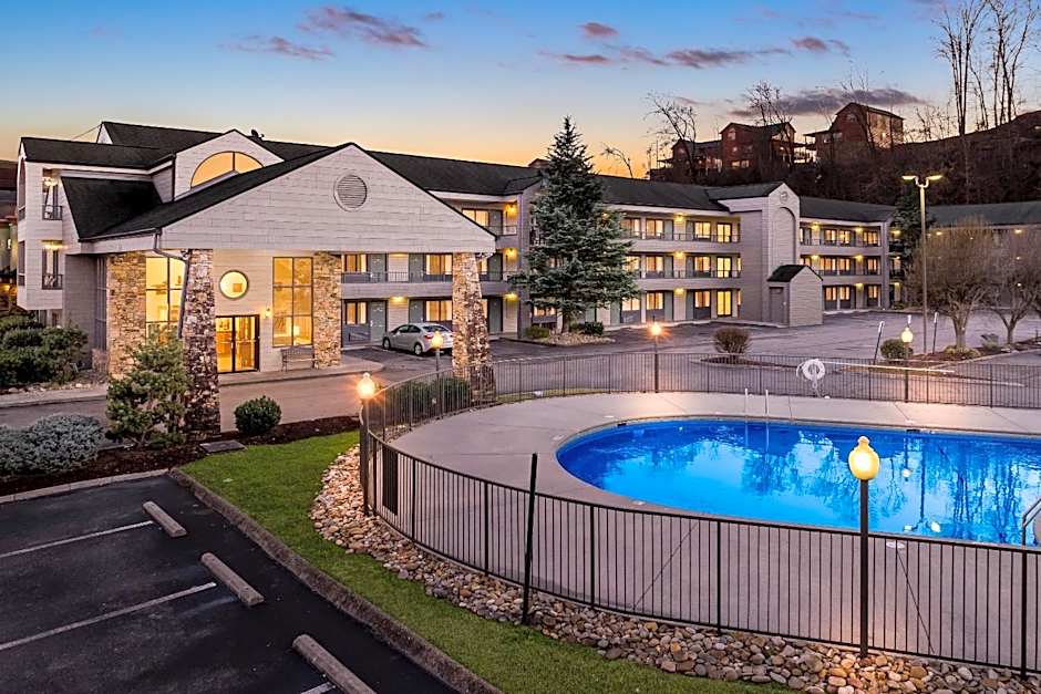 Quality Inn & Suites At Dollywood Lane