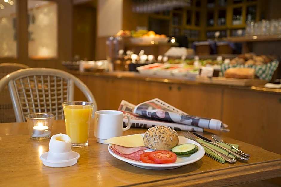 Crystal Plaza Hotel