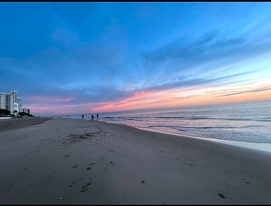 Stunning Penthouse Suite Waterfront 2BD 2BA