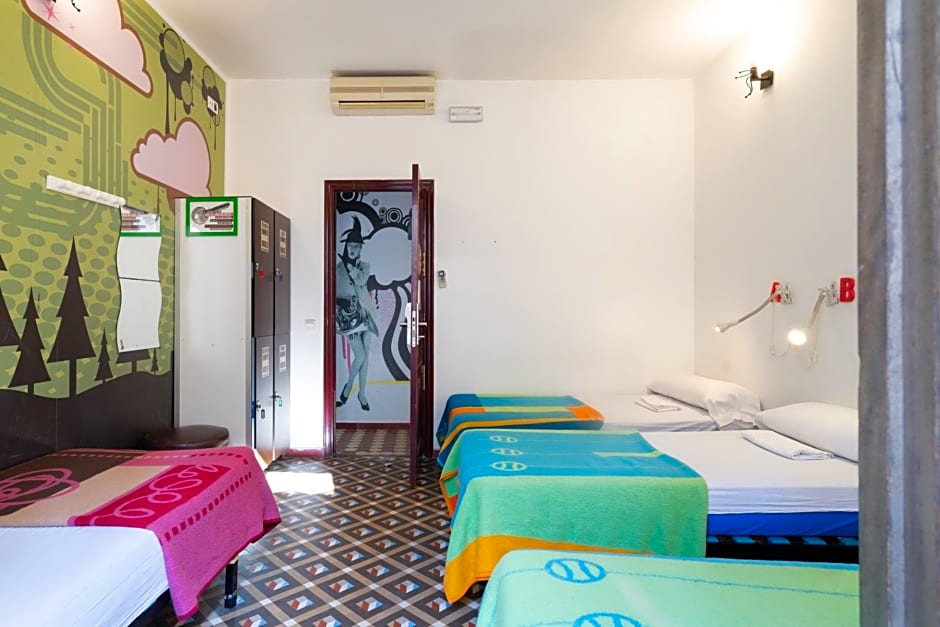 Home Youth Hostel by Feetup Hostels