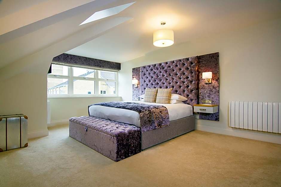 White Hart Hotel & Apartments