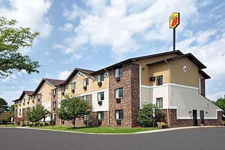 Super 8 by Wyndham Canton/Livonia Area