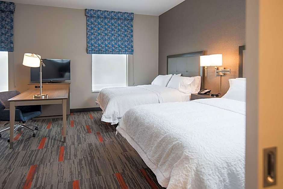 Hampton Inn By Hilton and Suites at Wisconsin Dells Lake Delton WI
