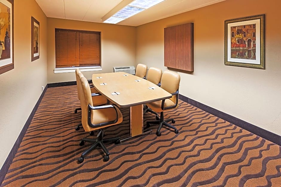 AmericInn by Wyndham Omaha
