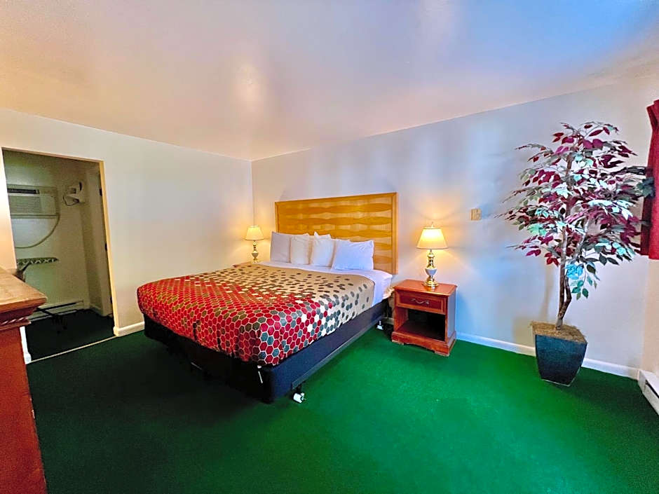 Rodeway Inn & Suites Brunswick near Hwy 1