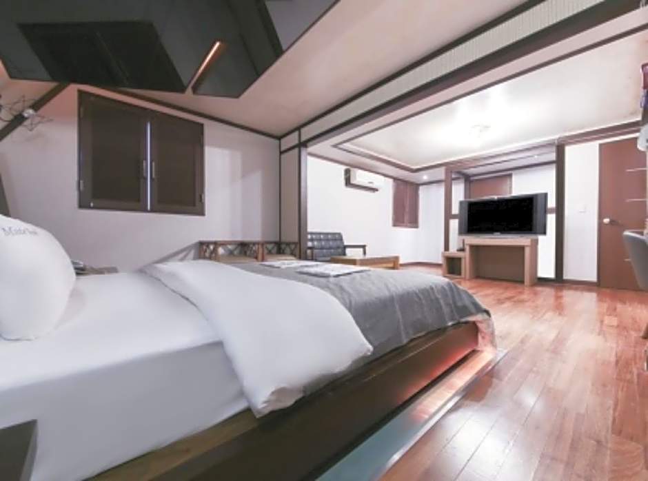 Mate Hotel