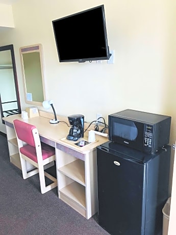 1 King Bed Non-Smoking