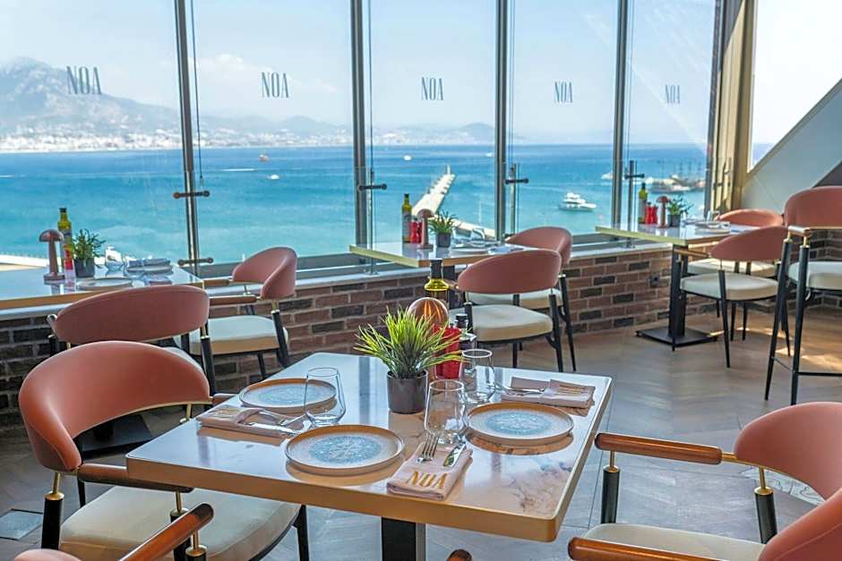 Numa Port Hotel