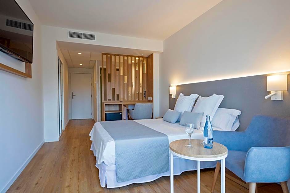 Photo 1 of 6 of Double Room