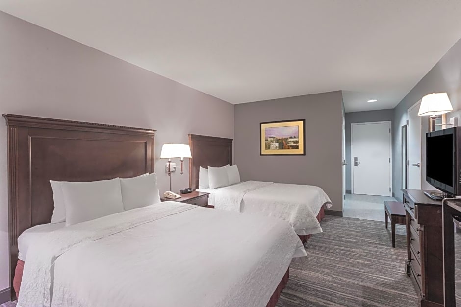 Hampton Inn & Suites Newark-Harrison-Riverwalk