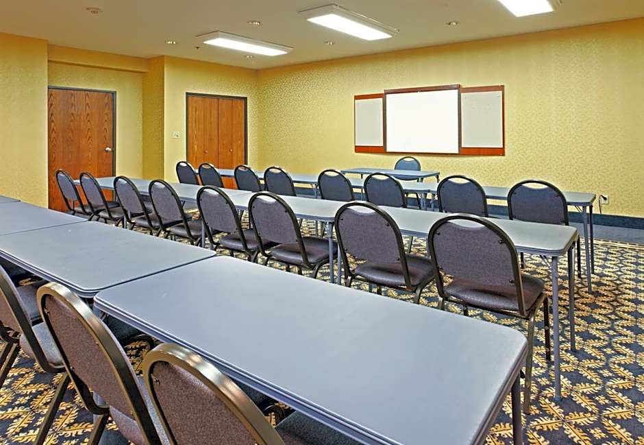 Holiday Inn Express Hotels & Suites Mountain Home By IHG