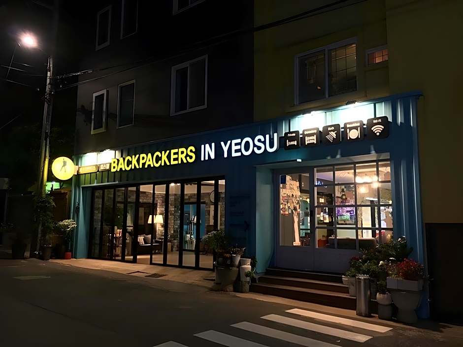 Backpackers In Yeosu