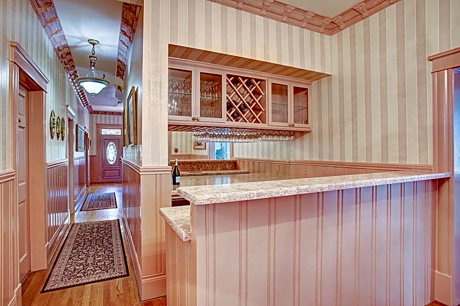 Sara's Bed and Breakfast Inn