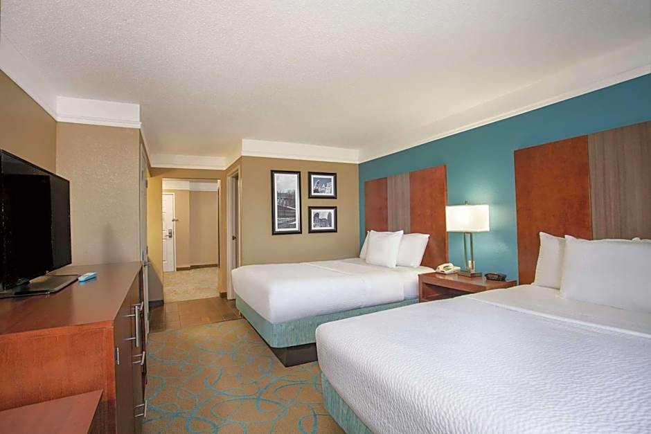 La Quinta Inn & Suites by Wyndham Elizabethtown