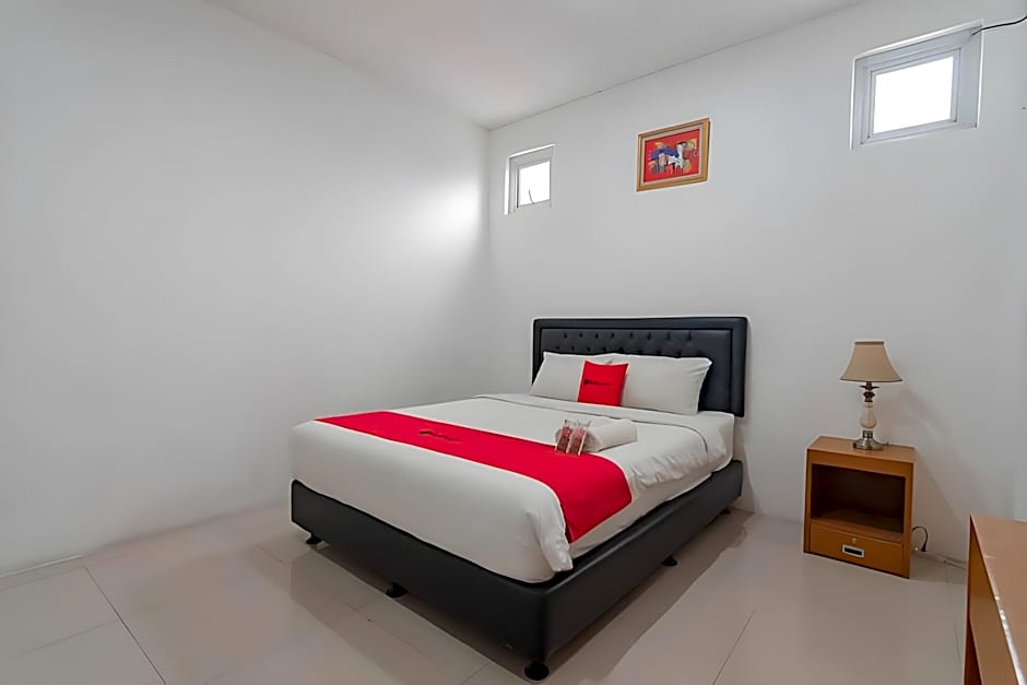 RedDoorz near Exit Toll Moh Toha