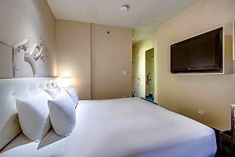 Fabulous Room Room 1 King Bed Non Smoking