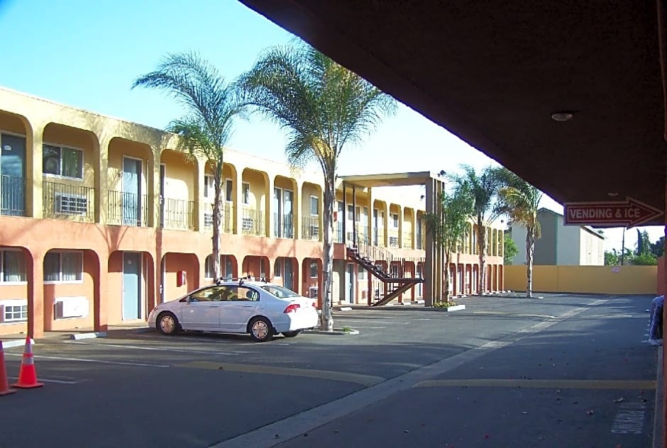 Anaheim Executive Inn & Suites
