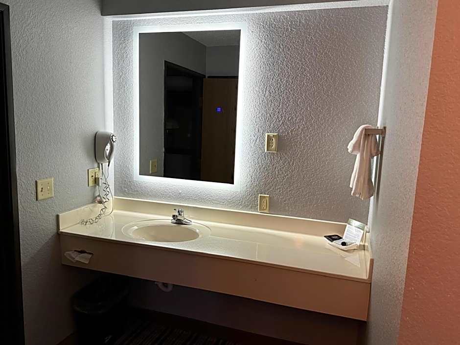 AmericInn by Wyndham Appleton North/Little Chute