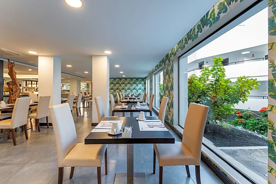 Occidental Roca Negra - Adults Only