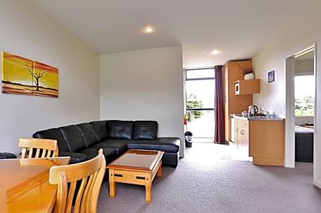 Two-Bedroom Apartment with Mountain View