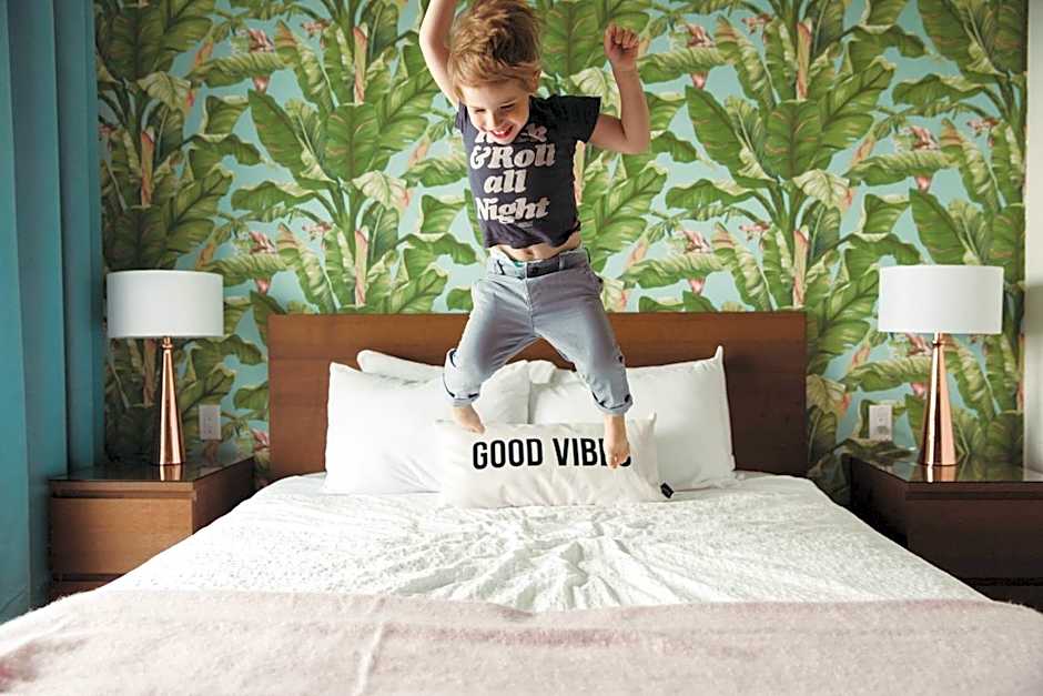 The June Motel, Prince Edward County