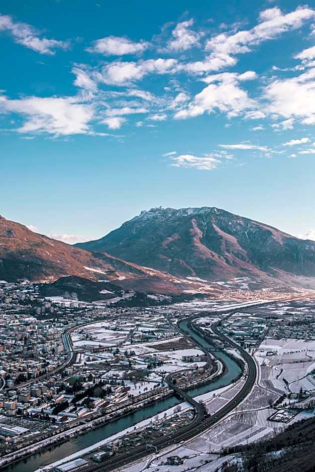 YUGOGO PELLICO 8 Trento Centro