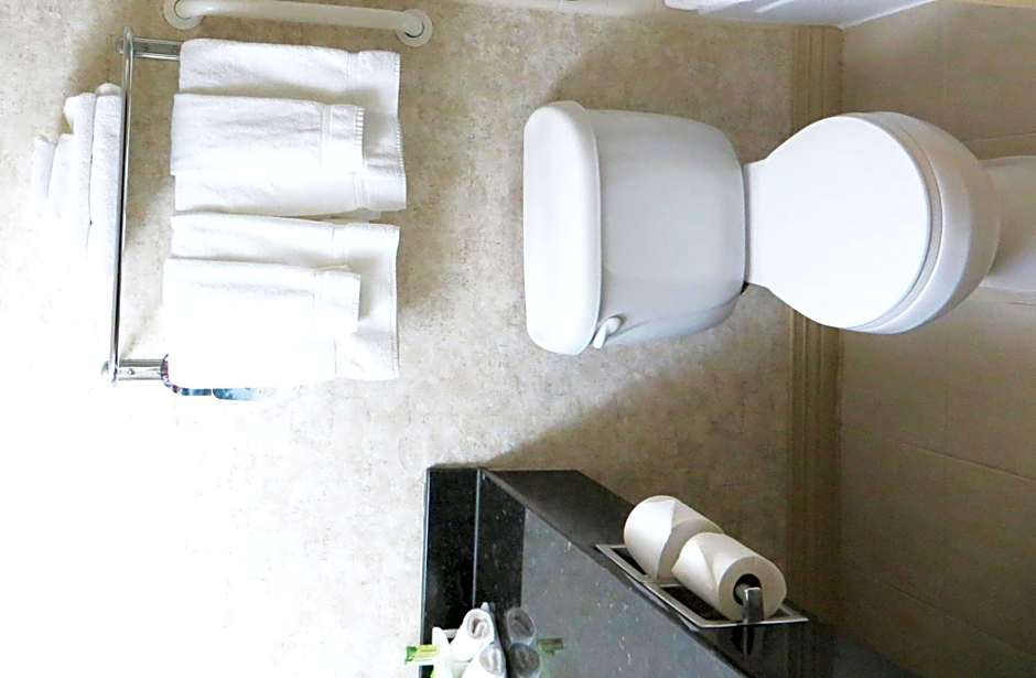 Holiday Inn Express & Suites Thomasville By IHG