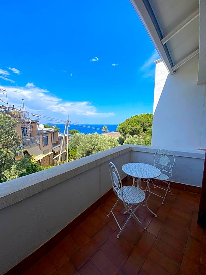 VelaLatina Residence B&B Soverato - Camera Maestrale & Camera Tramontana