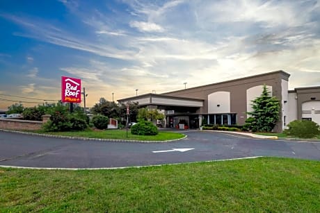Red Roof PLUS+ Newark Liberty Airport - Carteret