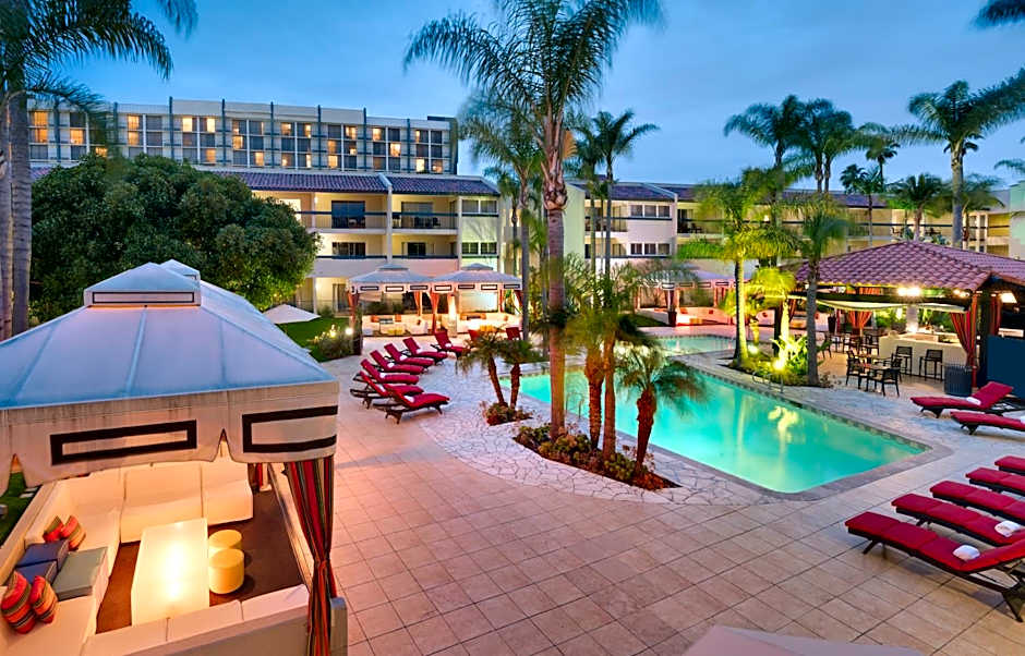 Atrium Hotel At Orange County Airport