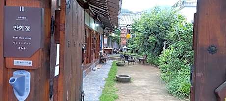 Jeonju Hanok Manhwajeong Hansik Babsang