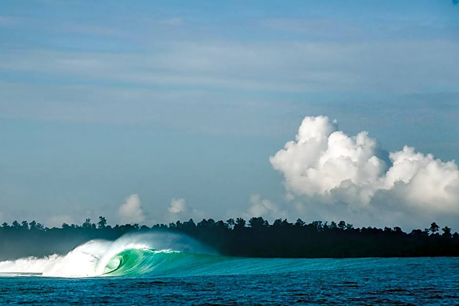 Sunset Surfing Villas Mentawai