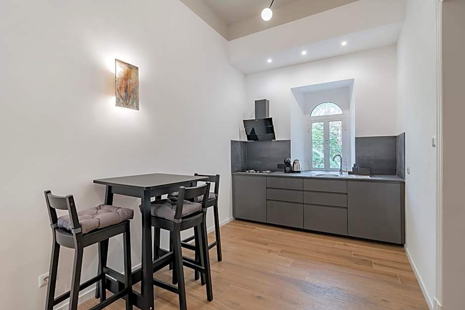 Leo's Colosseum - Private Apartments